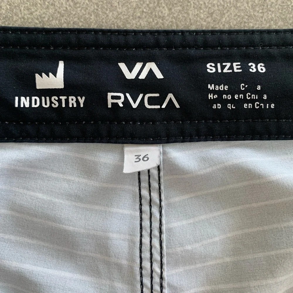 RVCA Uncivil Striped Black Gray Boardshorts Swim Shorts Mens Sz 36‎ / 11